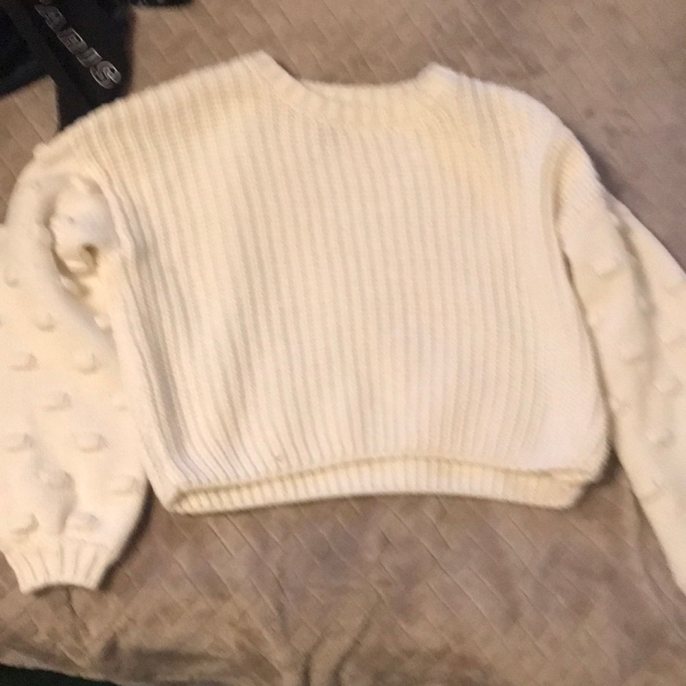 It a S in Woman and it the Color white